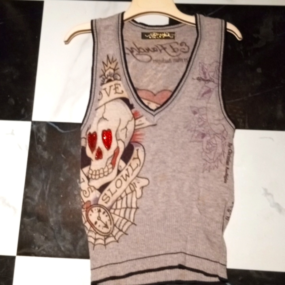 Ed Hardy women's sweater vest sz large but fits like a medium